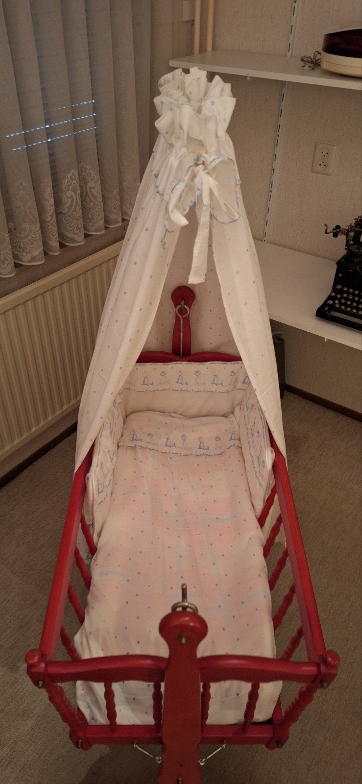 Klassiek houten wiegje met hemeltje, Ophalen, Gebruikt, Klassiek, 190 cm of minder