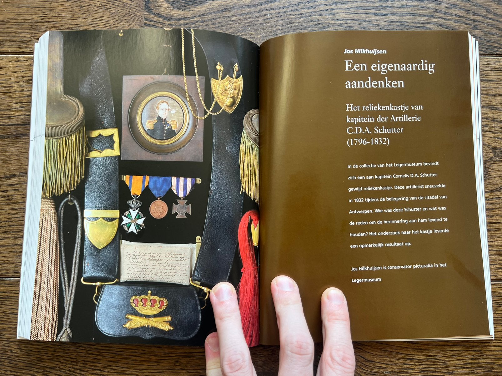 Naslagwerk oa Medaille onderscheiding Citadel Antwerpen KNIL, Verzenden, Lintje, Medaille of Wings, Nederland, Landmacht