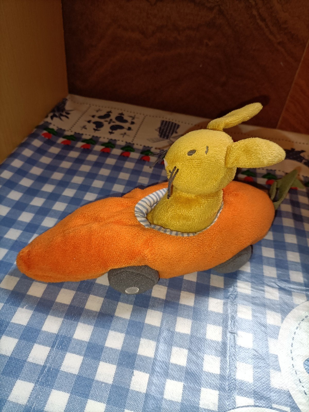Konijn in oranje wortel auto knuffel Ikea Fabler, Ophalen of Verzenden, Zo goed als nieuw, Konijn