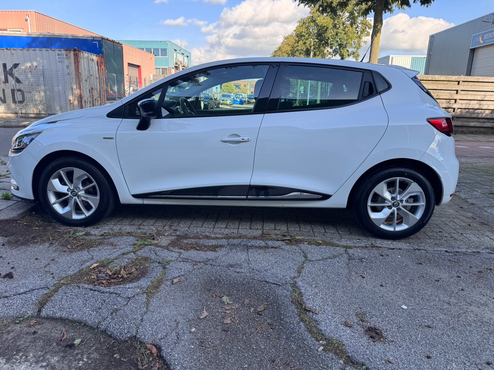 Renault Clio 1.2 TCE Automaat | Navi | Dealeronderhouden, 118 pk, Wit, 19 km/l, Geïmporteerd