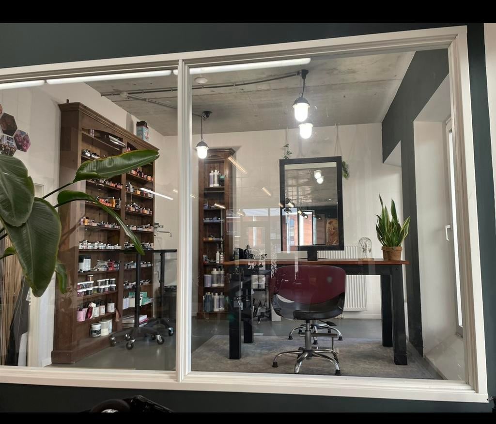 Beauty barber ruimte te huur achter in kapsalon ca 16m2, Ophalen, Nieuw, Pruik of Haarverlenging