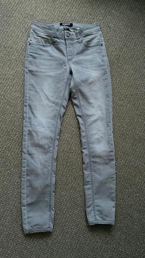 Licht grijze Nick Jean broek in maat 38, Kleding | Dames, Maat 38/40 (M), Ophalen of Verzenden, Zo goed als nieuw, Grijs