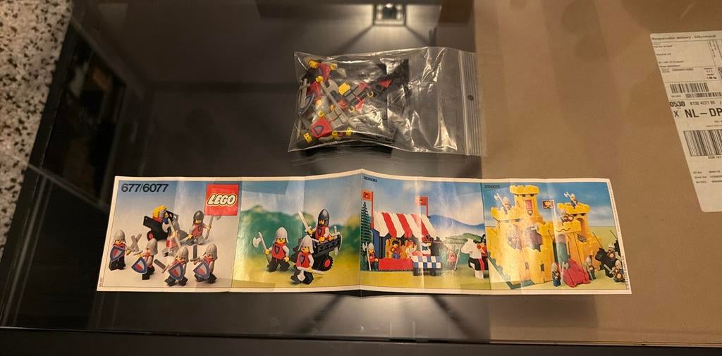 LEGO Kasteel Soldaat 677/6077 met boekje 100% compleet, Ophalen of Verzenden, Gebruikt, Losse stenen, Lego