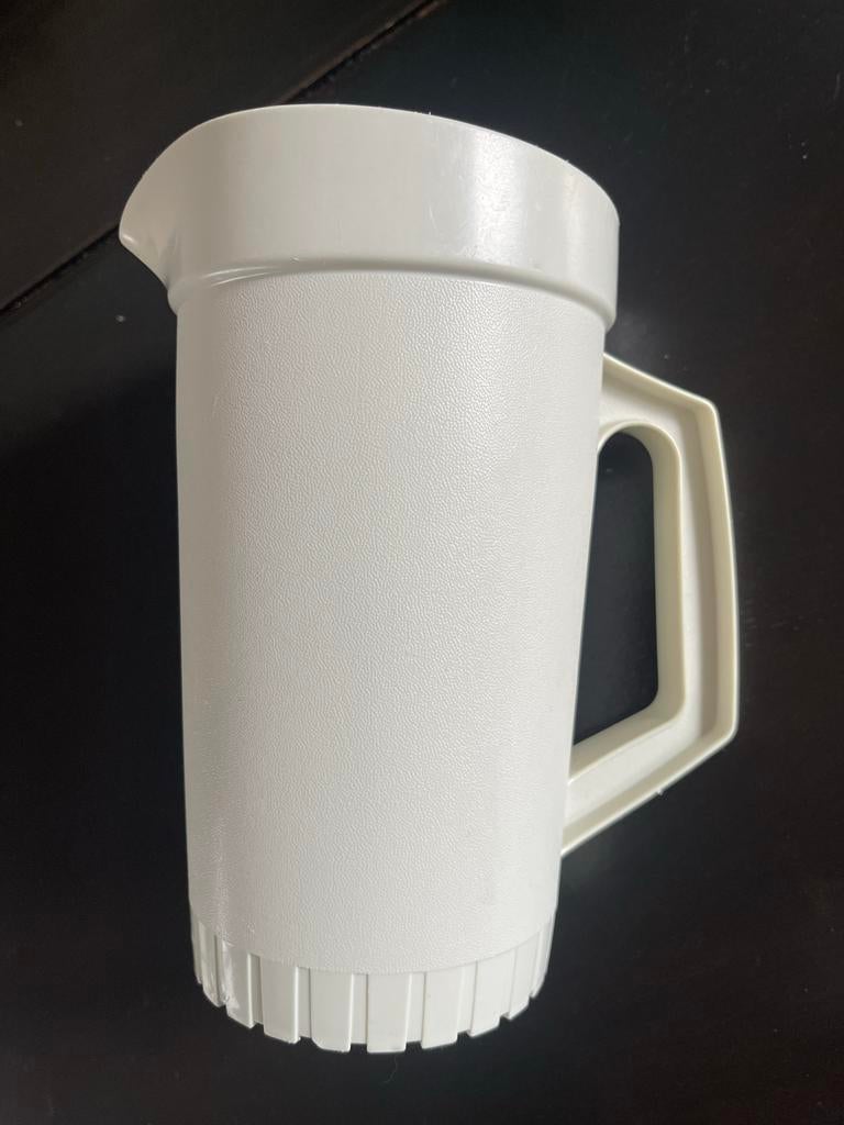 Vintage Tupperware schenkkan jaren 70 beige, Huis en Inrichting, Keuken | Keukenbenodigdheden, Gebruikt, Ophalen of Verzenden