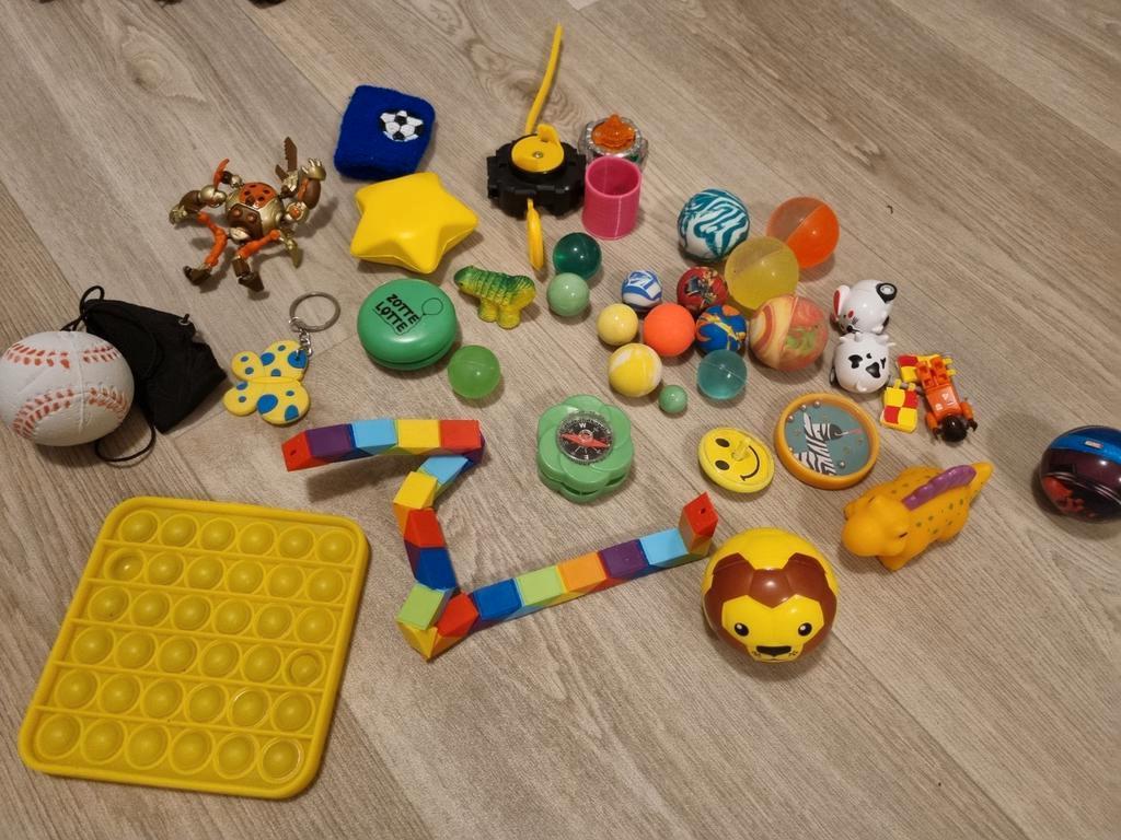 Pakket fidget toys, stuiterballen, etc., Kinderen en Baby's, Speelgoed | Overig, Ophalen of Verzenden, Zo goed als nieuw, Jongen of Meisje