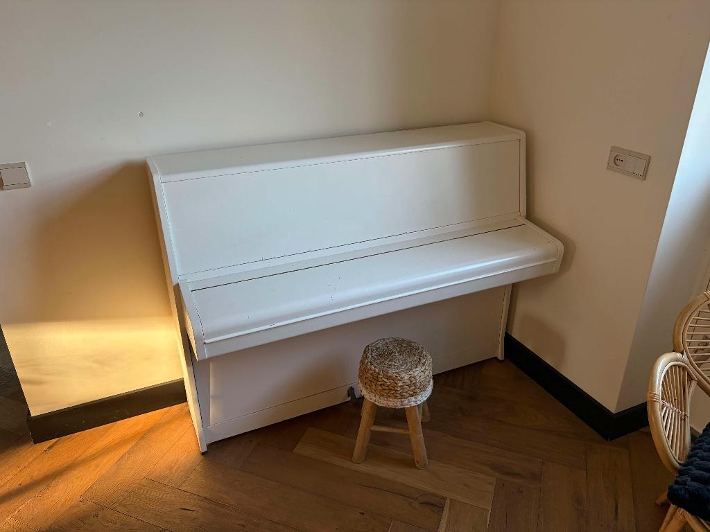 Zeer goed onderhouden Piano, merk Rösler, Ophalen, Zo goed als nieuw, Wit, Piano