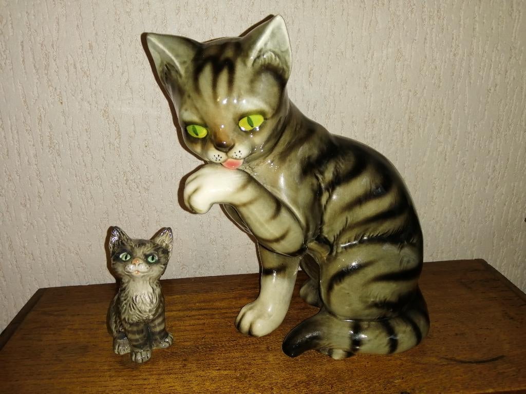 Goebel poes - kat -  een grote en een kleine, Verzamelen, Beelden en Beeldjes, Ophalen of Verzenden, Zo goed als nieuw, Dier
