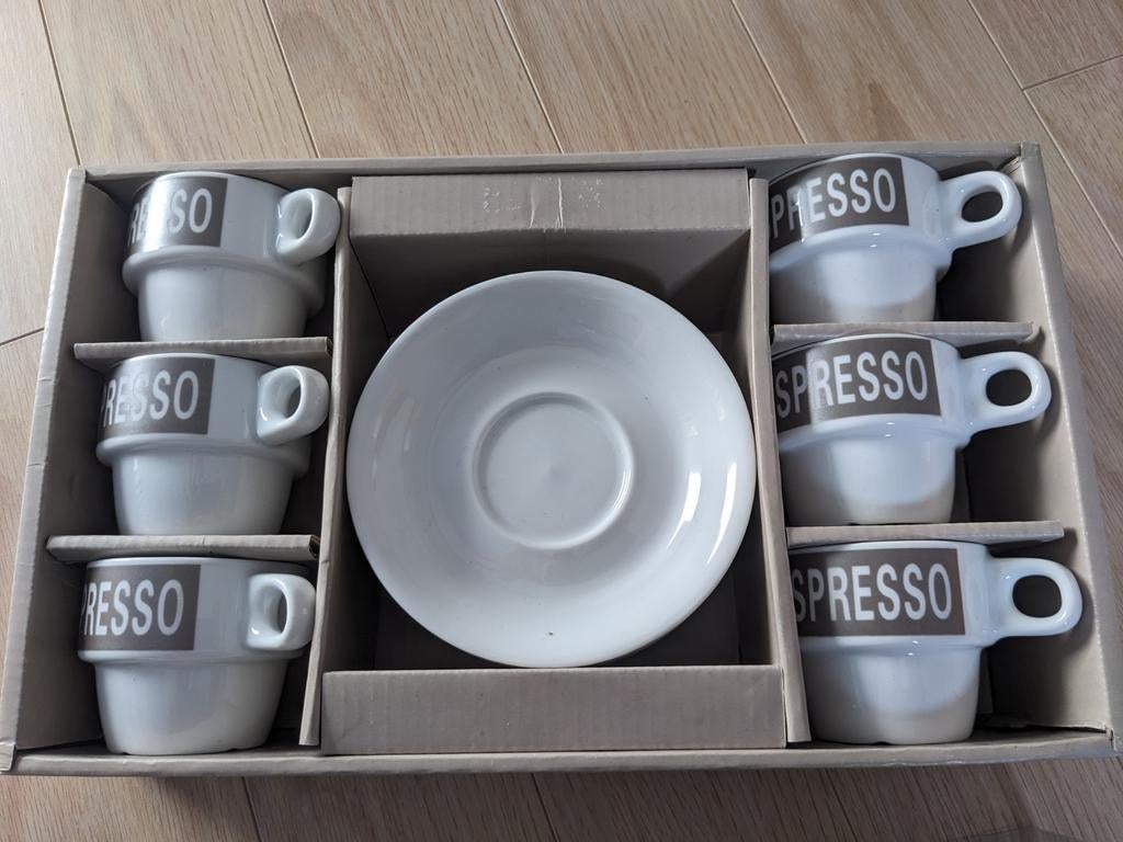 Espresso kopjes set met schotel, Huis en Inrichting, Keramiek, Ophalen of Verzenden, Zo goed als nieuw, Overige stijlen