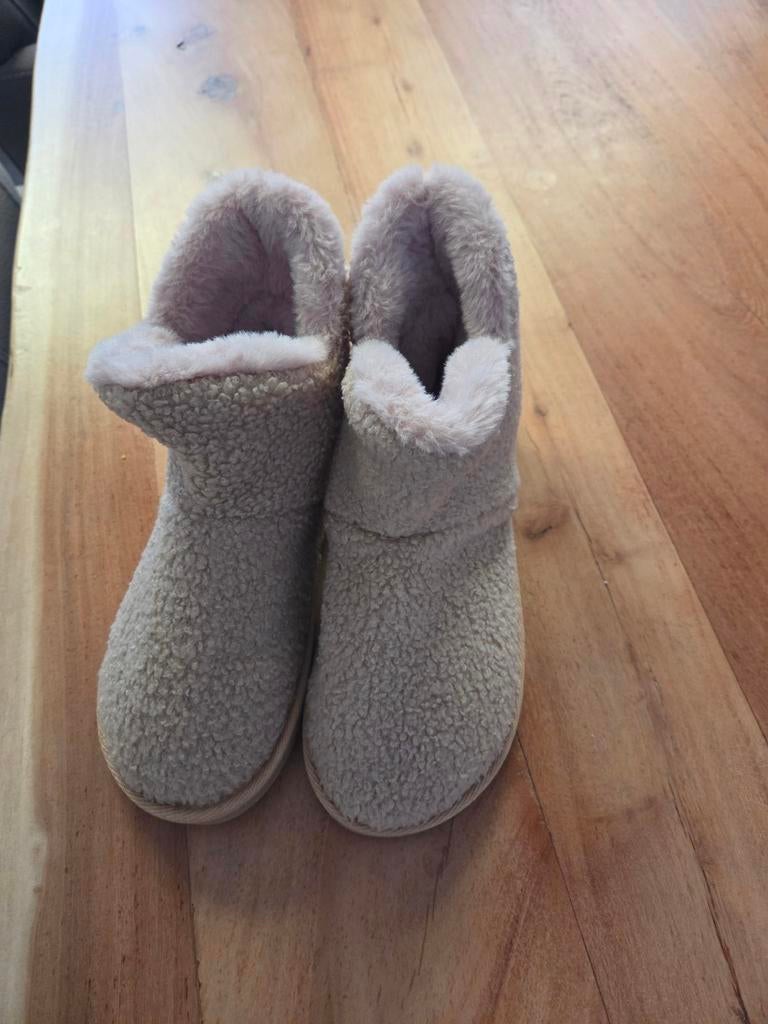 Nieuwe, ongedragen pantoffels, Kleding | Dames, Schoenen, Onbekend, Ophalen of Verzenden, Nieuw, Pantoffels of Sloffen