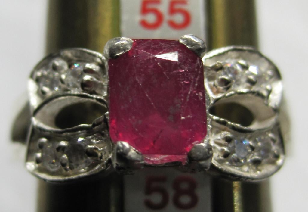Robijn %100 natuurlijk design zilver ring circa 1970, Ophalen, Zo goed als nieuw, 17 tot 18, Met edelsteen