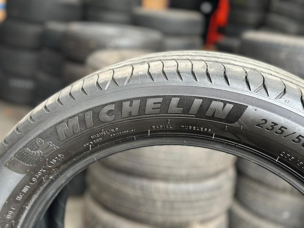 4x 235-50-19 michelin primacy dot22 6mm zgan €350,- all in, Ophalen, 19 inch, Zomerbanden, Band(en)