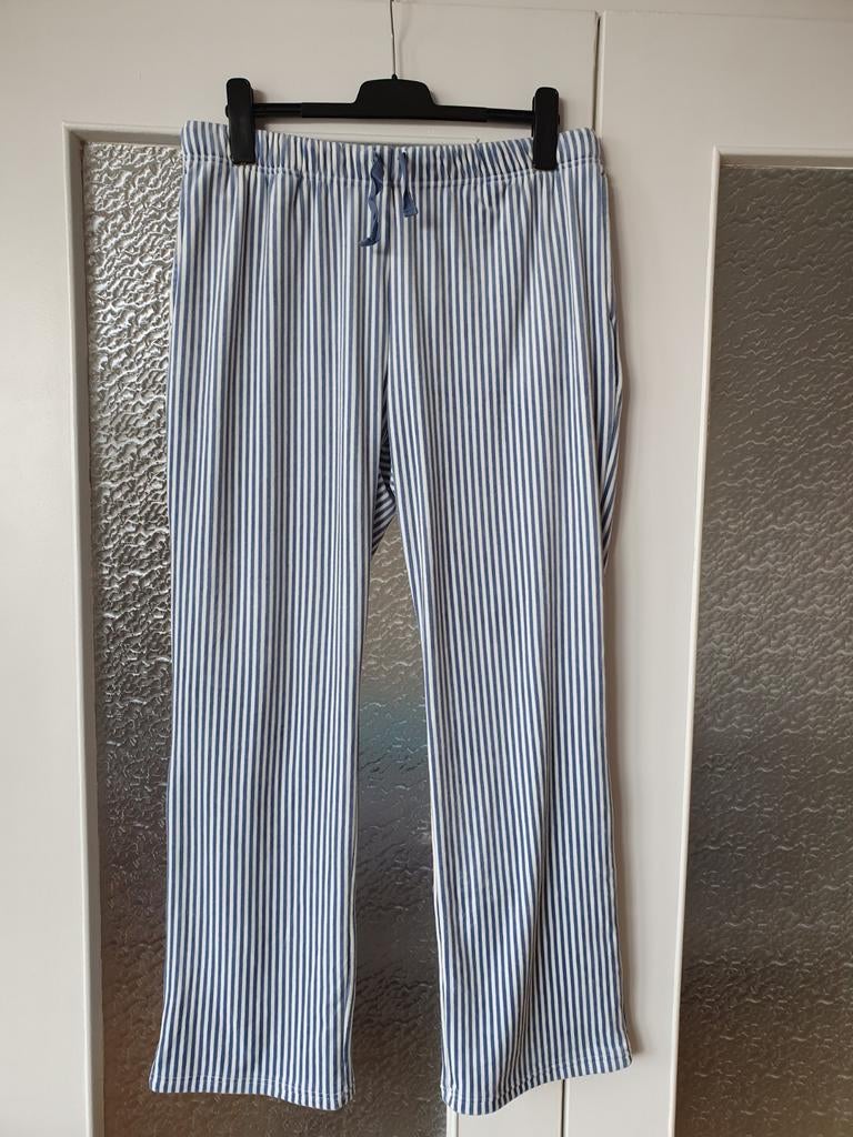 Hema dames loungebroek velours strepen

L, pyjamabroek, Hema, Ophalen of Verzenden, Nieuw, Maat 42/44 (L)