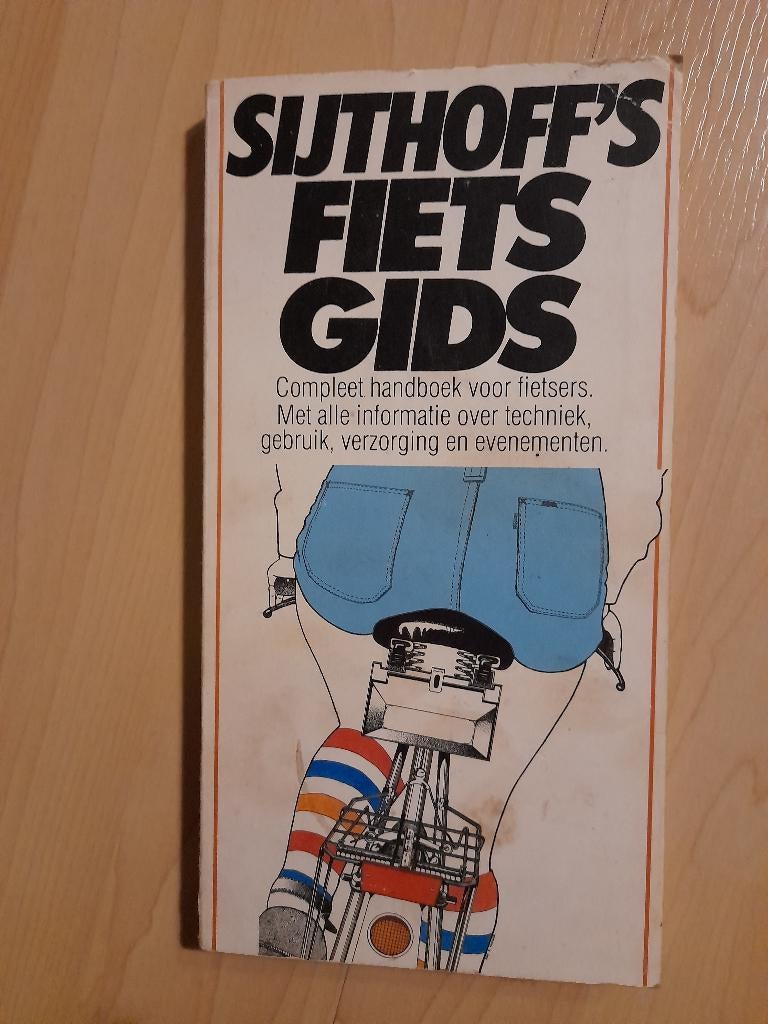SIJTHOFF ´S FIETS GIDS Compleet handboek voor fietsers, Ophalen of Verzenden, Gelezen