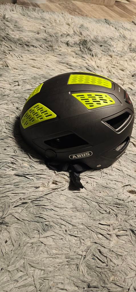 ABUS FIETSHELM MET LICHT, Fietsen en Brommers, Ophalen of Verzenden, Nieuw, L, Heer of Dame
