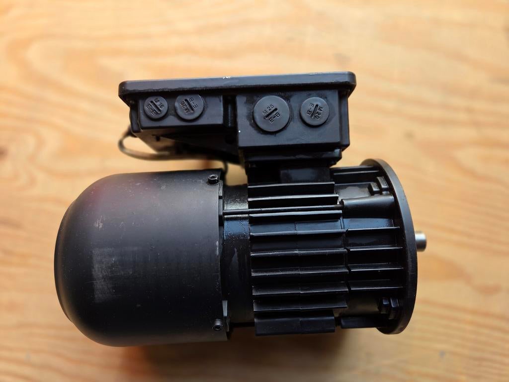 Lenze en Parvex motoren afkomstig van een Safan kantbank, de, Ophalen of Verzenden