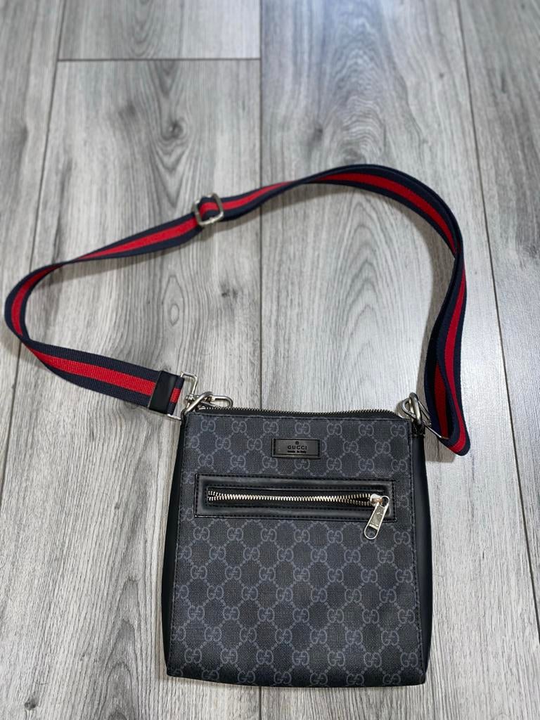 Gucci Tas - Stijlvol en praktisch!, Sieraden, Tassen en Uiterlijk, Overige merken, Zwart, Ophalen of Verzenden, Zo goed als nieuw