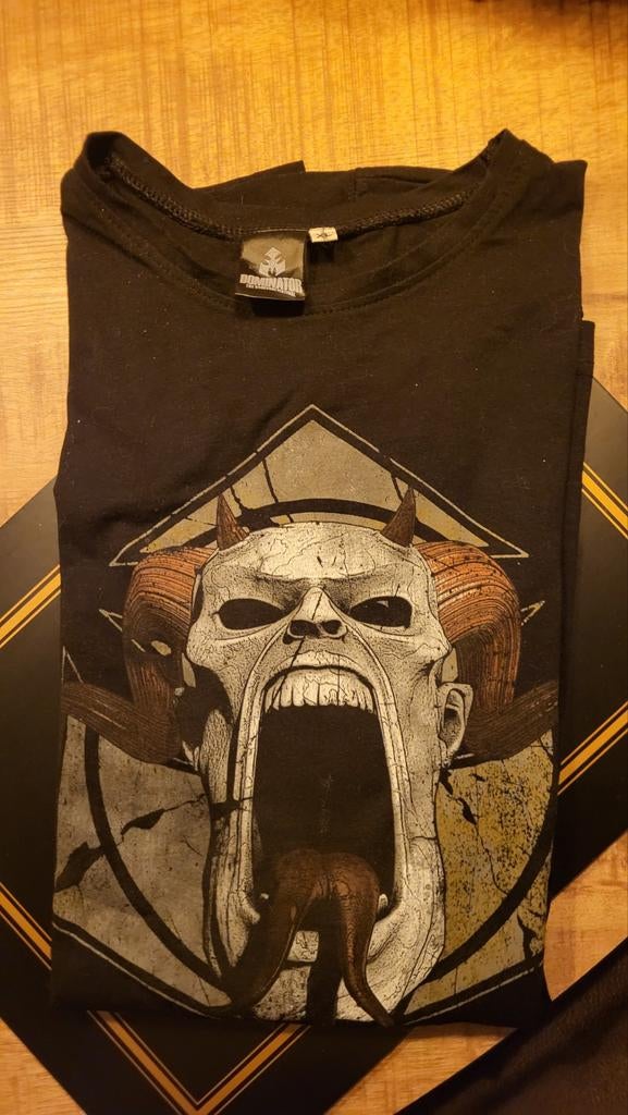 Dominator t'shirt, Ophalen of Verzenden