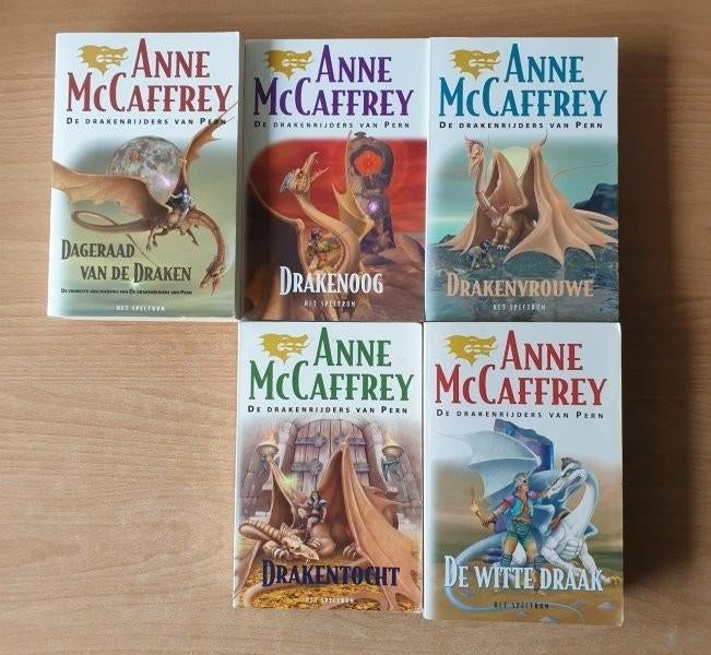 Anne McCaffrey - 5x De Drakenrijders van Pern, Boeken, Fantasy, Gelezen, Ophalen of Verzenden
