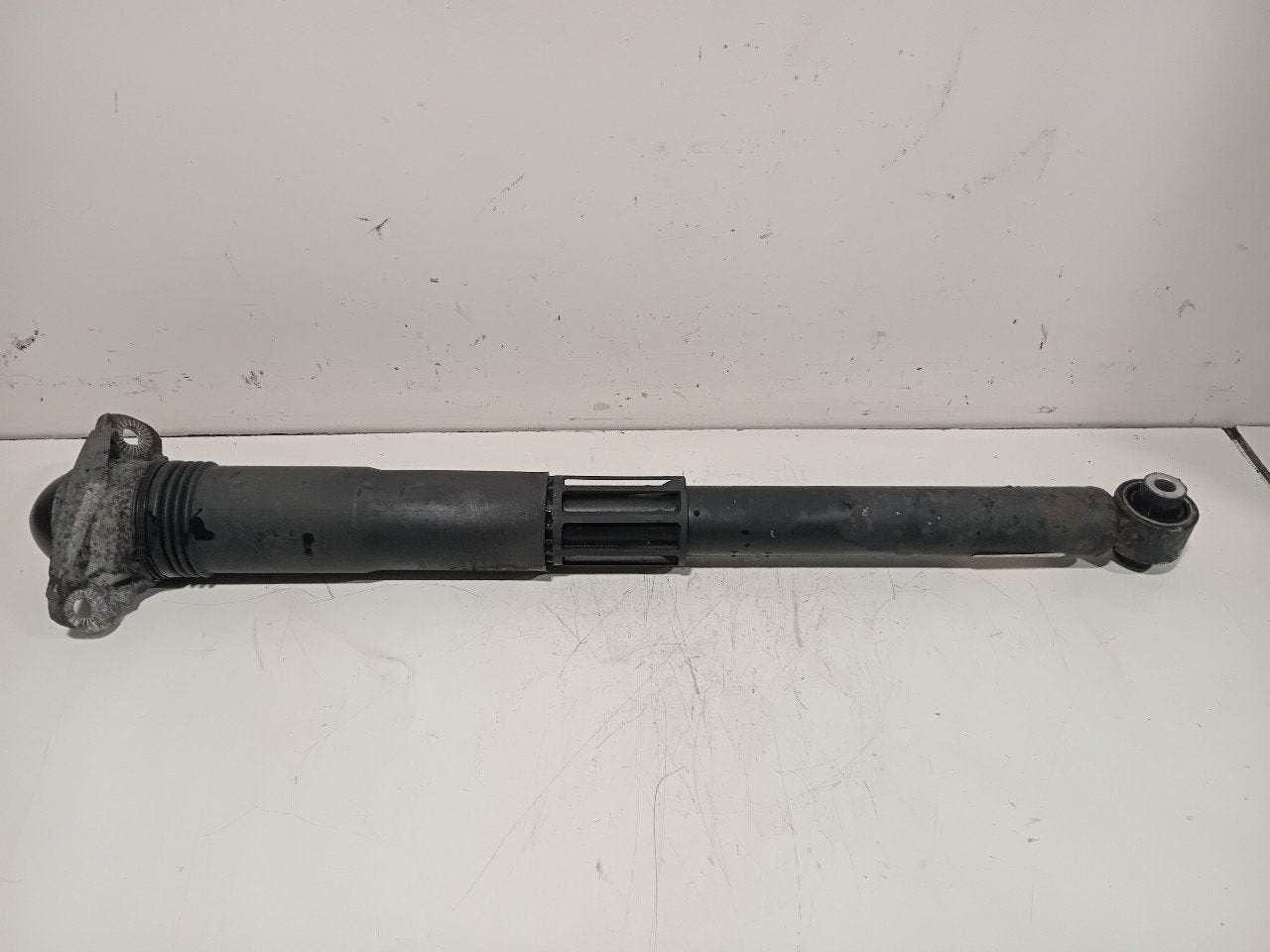 Schokbreker links achter Volkswagen Passat, Onderdelen@venauto.nl, Van der Ven Autorecycling B.V., Gebruikt, Ettenseweg 76, 4706 PB Roosendaal, The Netherlands