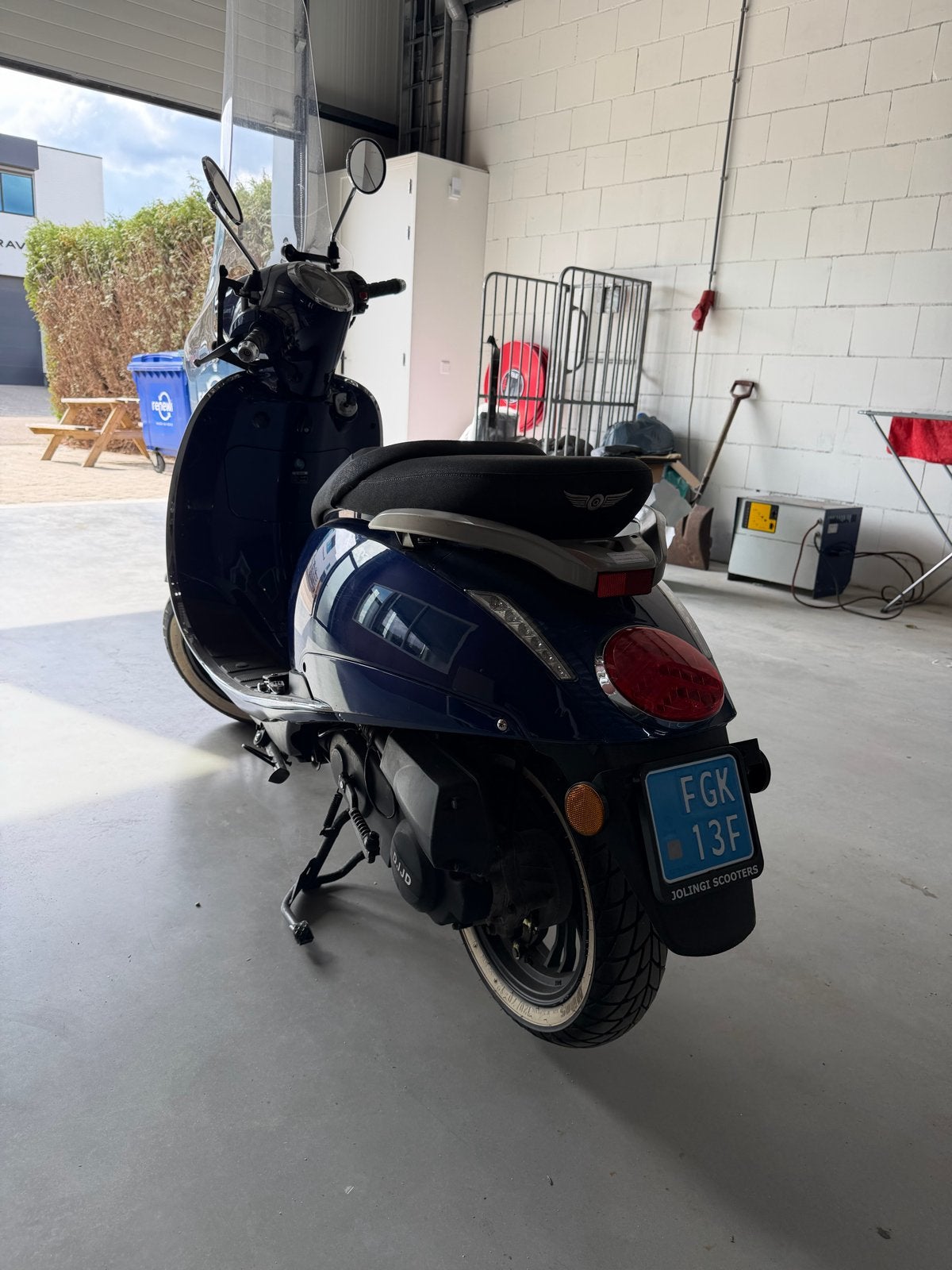 DJJD Avantgarde Scooter 2021 SNOR/blauw kenteken + 2 helmen, Fietsen en Brommers, Snorfietsen en Snorscooters, Ophalen, Gebruikt