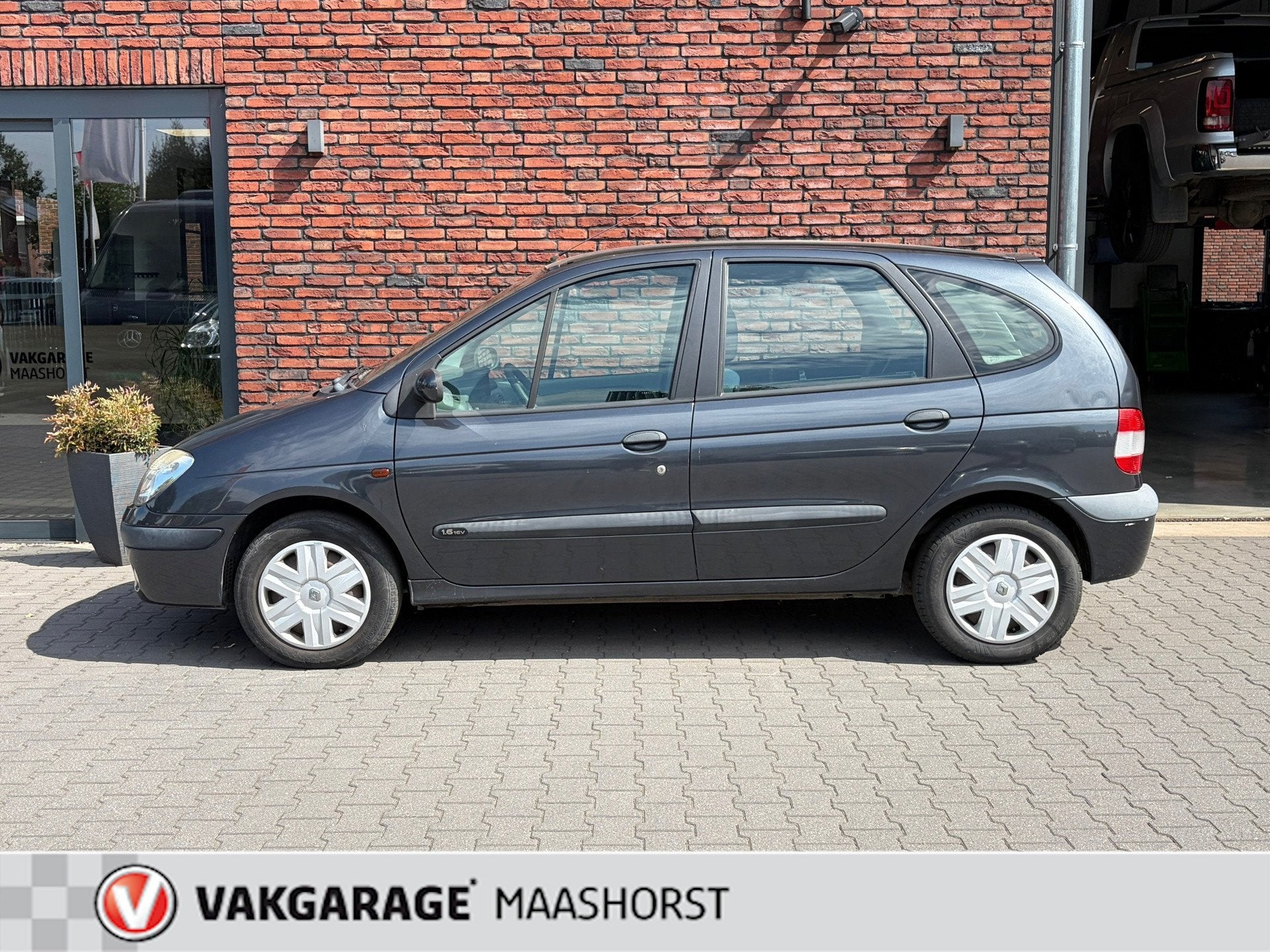 Renault Scénic 1.6-16V Authentique Trekhaak Meeneemprijs, Voorwielaandrijving, Stof, Gebruikt, Electronic Stability Program (ESP)
