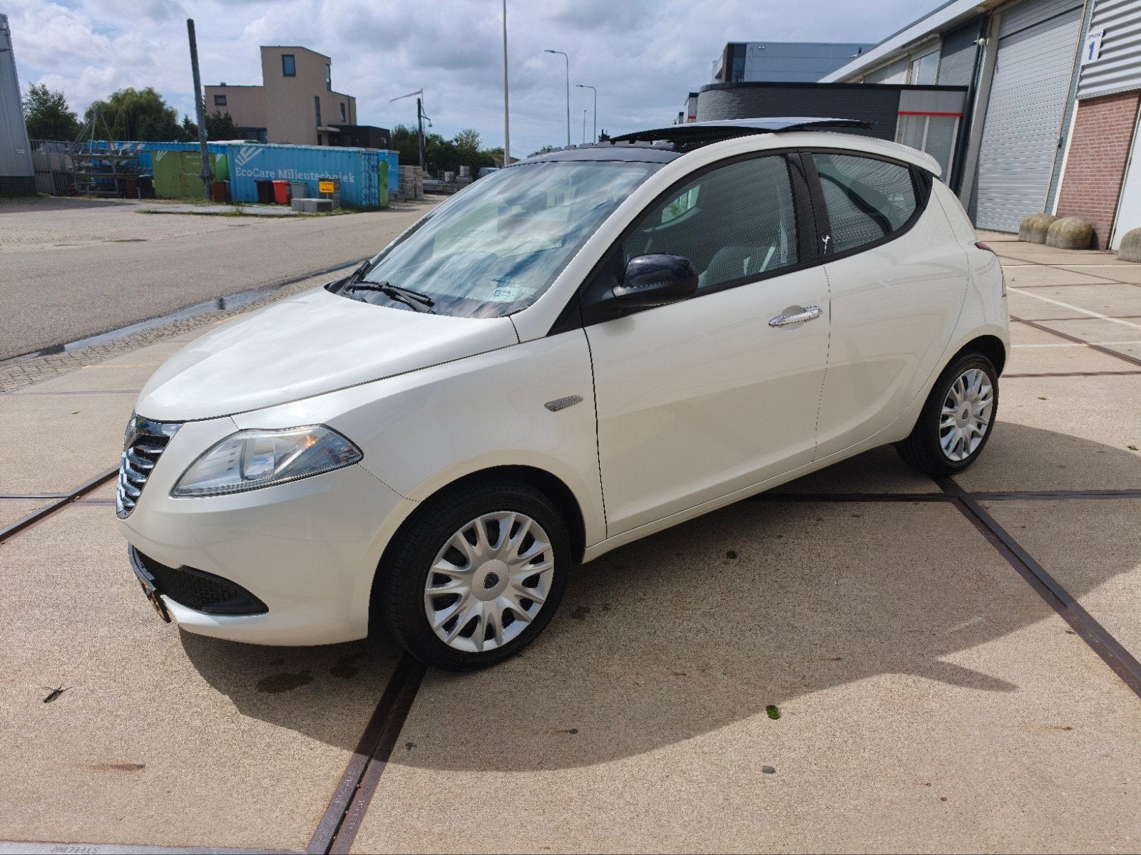 Lancia Ypsilon 0.9 Twinair 2011 airco pano nap apk elecktpak, Auto's, Lancia, Stof, 40 €/maand, 750 kg, Wit