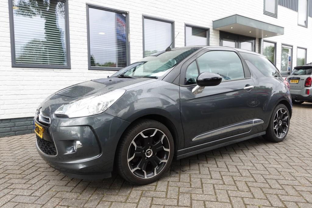 Citroen DS3 1.6 THP SPORT CHIC   29.000 km !!  Cabriotop, Auto's, Gebruikt, 4 cilinders, Cabriolet, 49 €/maand