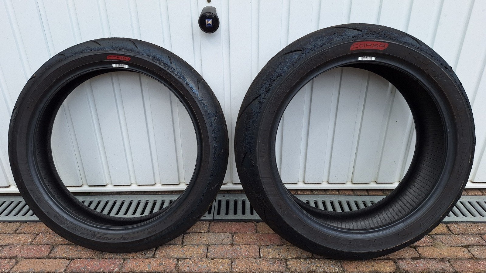 Set Pirelli Diablo Rosso Corsa, Ophalen