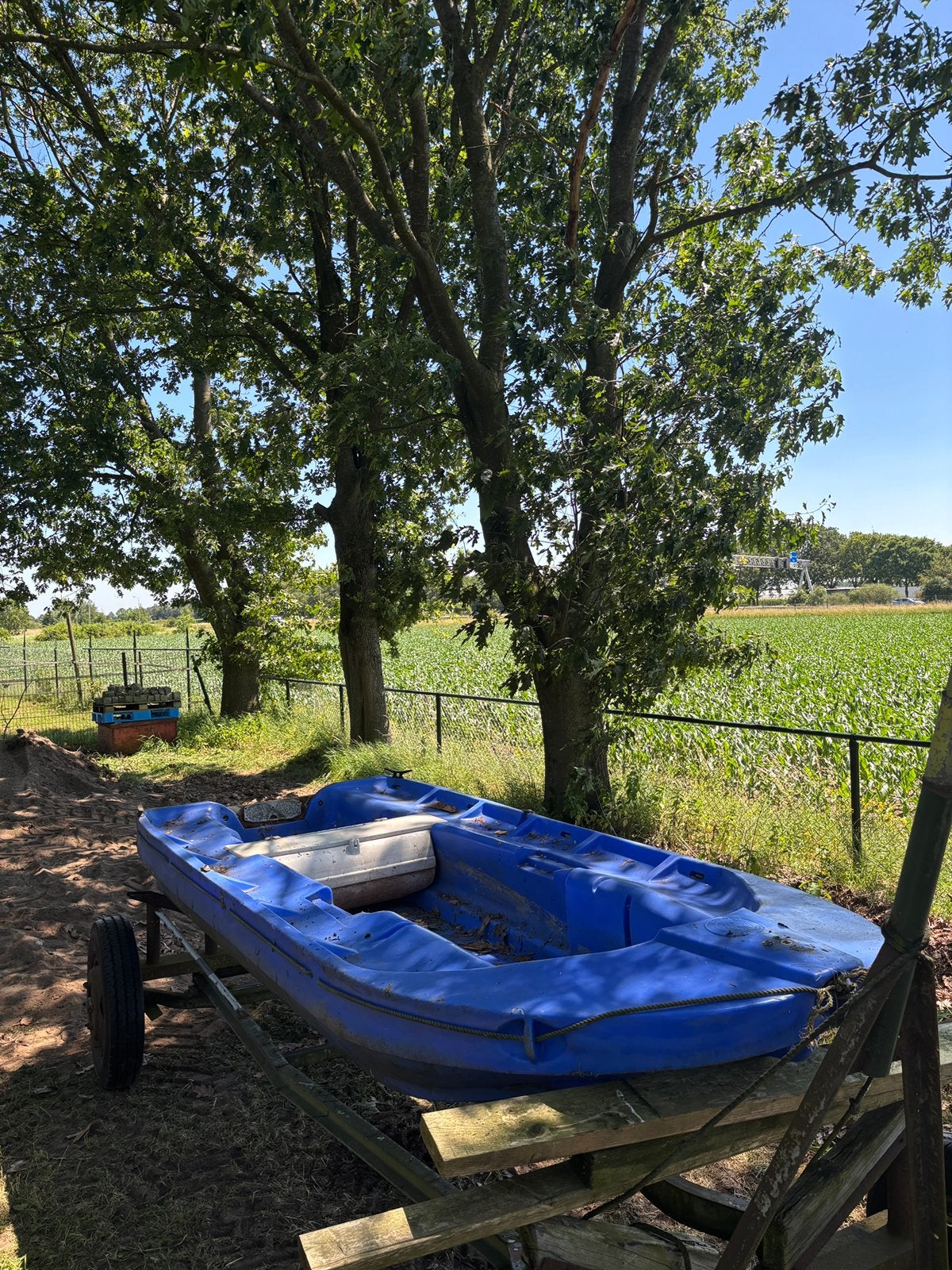 Gratis stallings trailer en 4 meter polyester bootje, Ophalen, Zo goed als nieuw, Overige typen, Motorboot