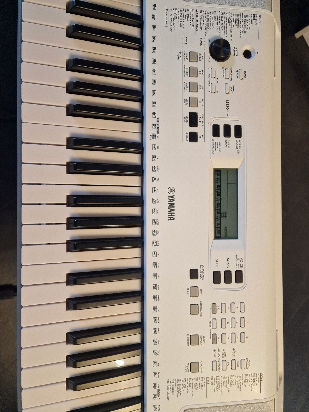 Yamaha EZ-300 Keyboard met standaard en pedaal, Ophalen, 61 toetsen, Met standaard, Yamaha