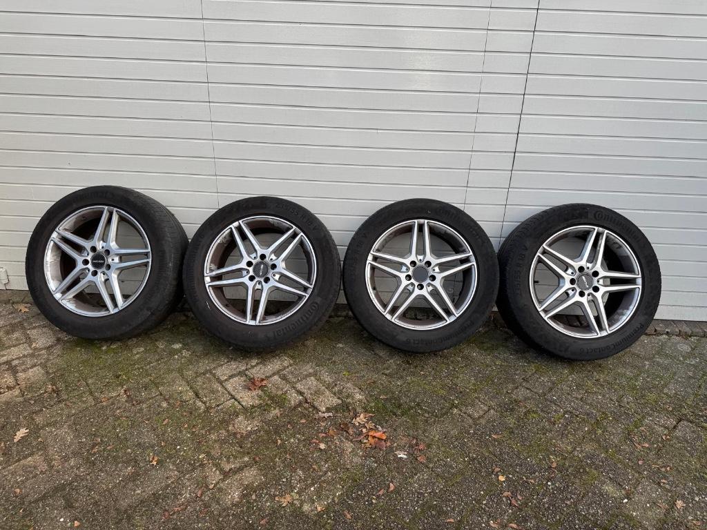 Autobanden met velg 4 stuks, Ophalen, 18 inch, Gebruikt, 235 mm