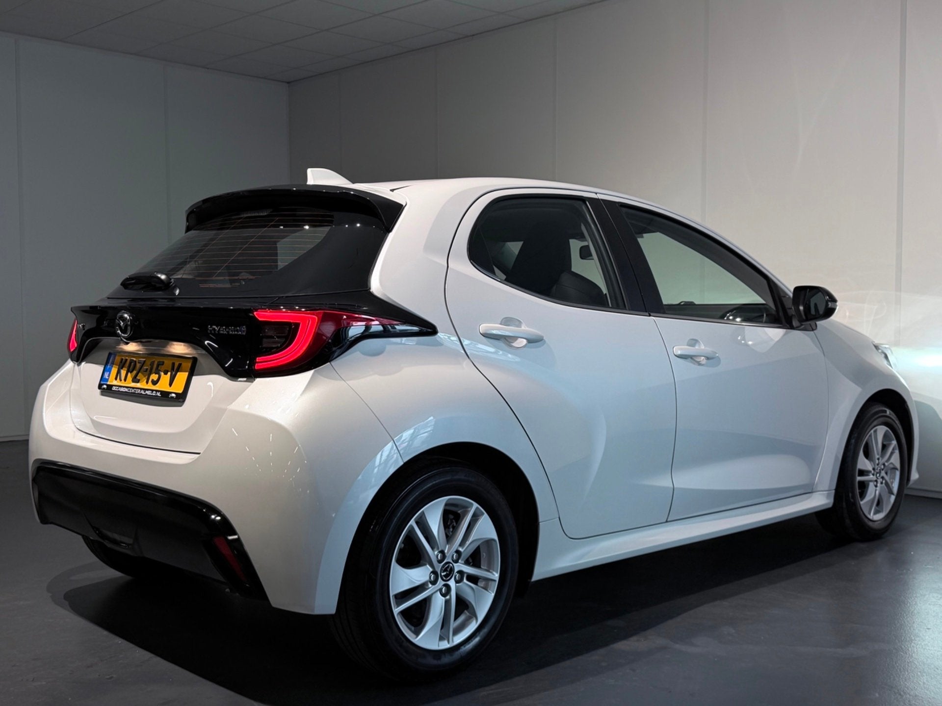 Mazda 2 Hybrid 1.5 Agile AUT /Clima/ACC/Camera/LED/CarPlay/K, Auto's, Mazda, 450 kg, Gebruikt, Euro 6, Wit