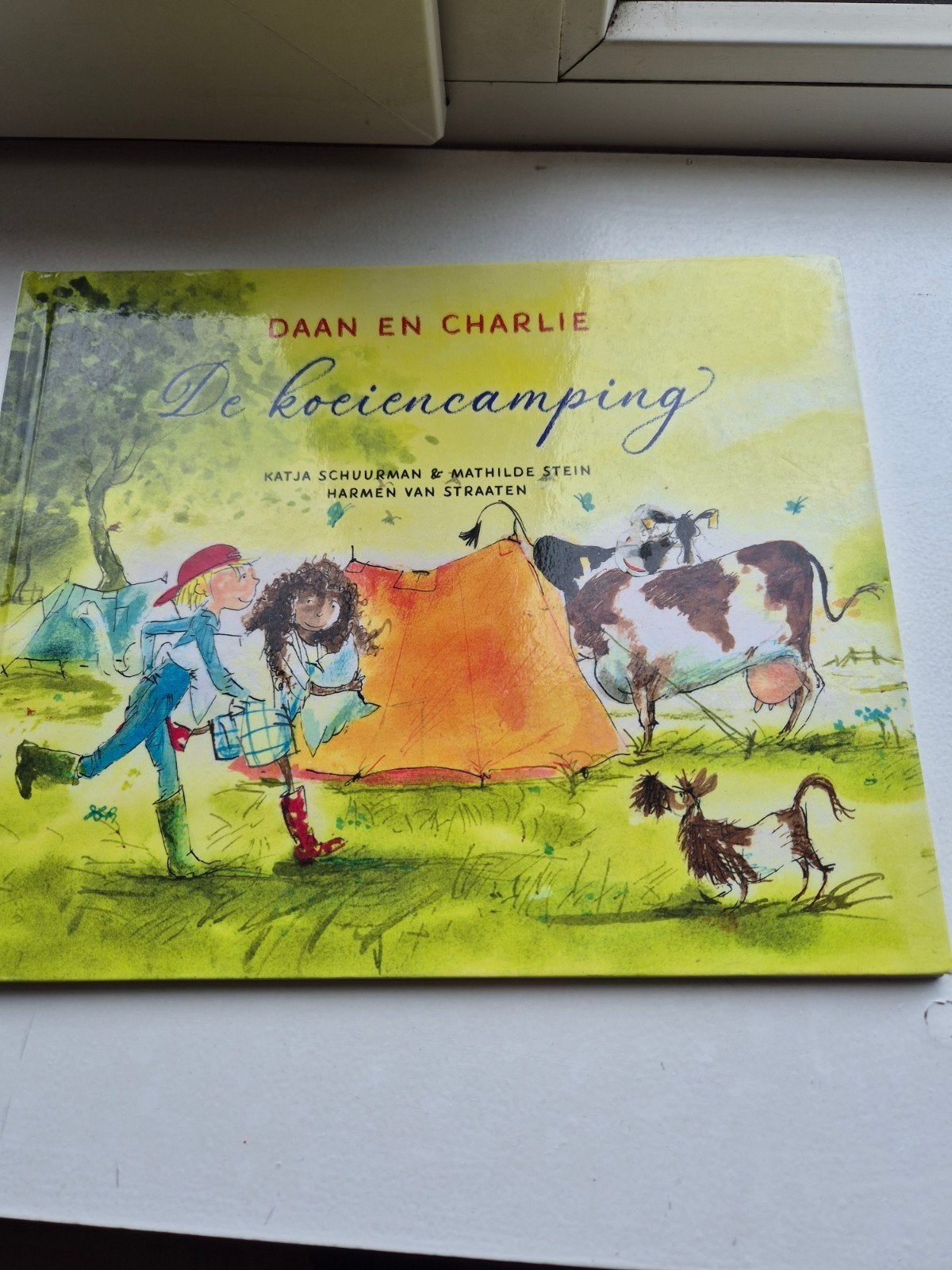 Daan en Charlie: De koeiencamping - Kinderboek, Boeken, Ophalen of Verzenden, Zo goed als nieuw, Katja Schuurman & Mathilde Stein