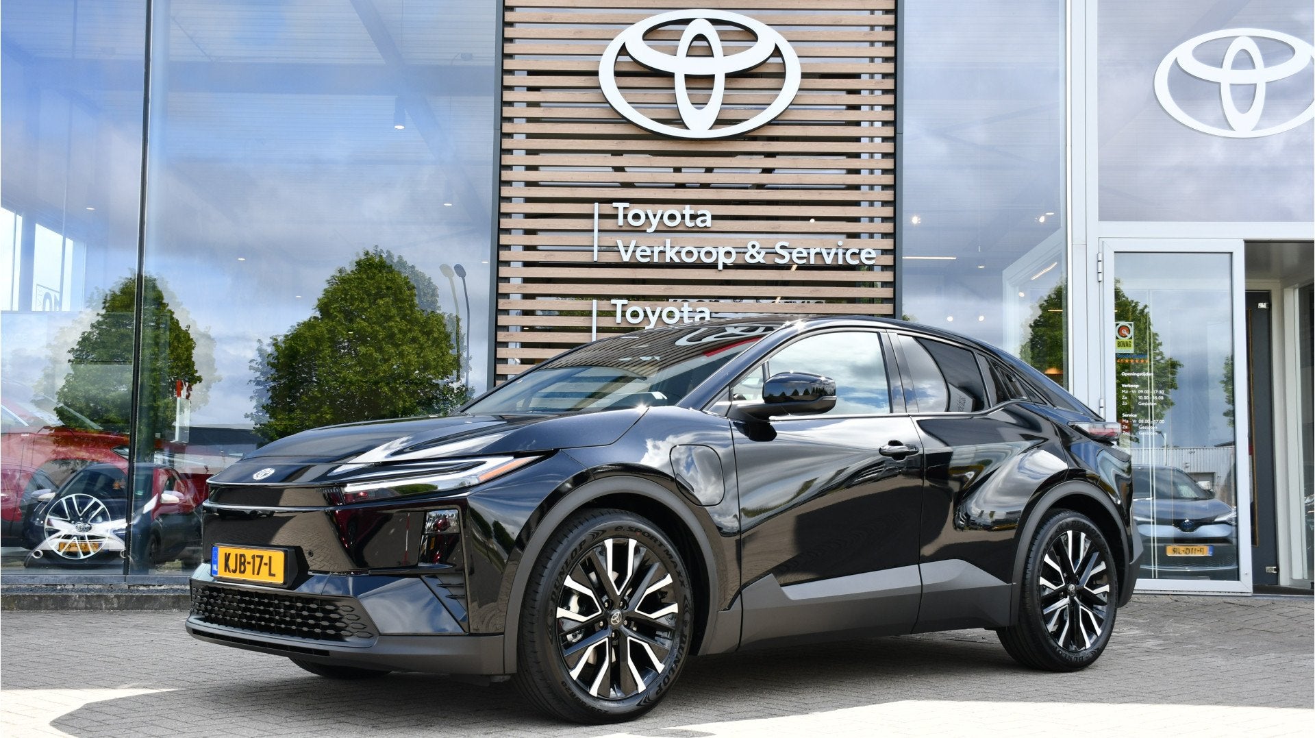 Toyota C-HR+ First Edition 77 kWh automaat 224pk | 20" Licht, 12 maanden, Leder en Stof, Zwart, Origineel Nederlands