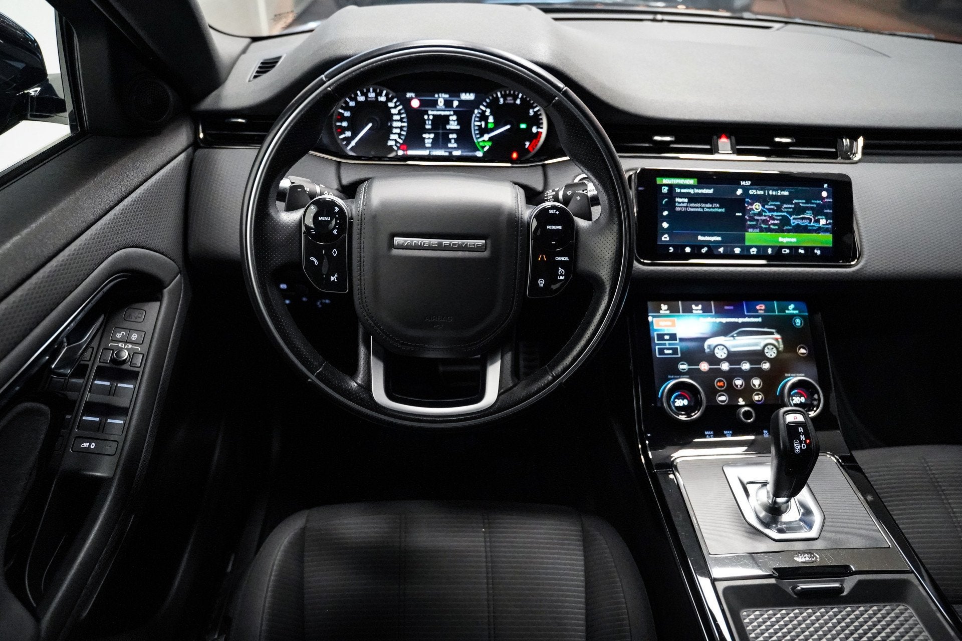Land Rover Range Rover Evoque 1.5 P300e AWD R-Dynamic Black, Automaat, 309 pk, Stof, Zwart