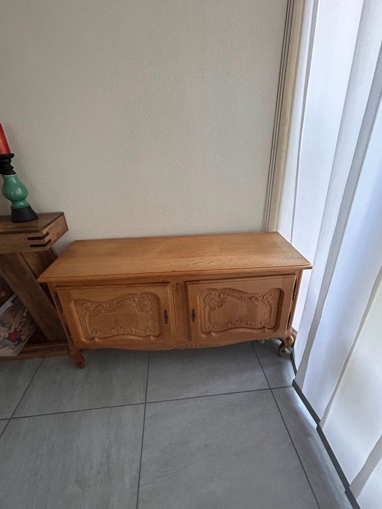 Kleine kast met houtsnijwerk., Ophalen of Verzenden