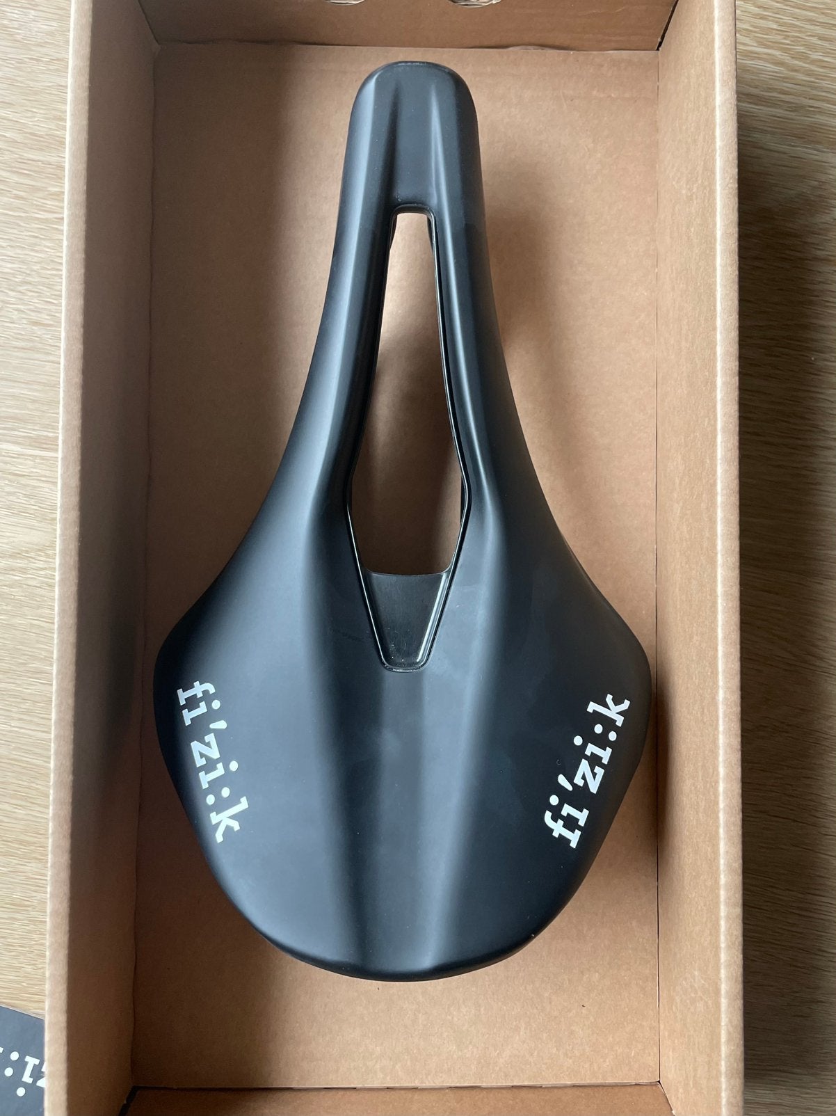 Fizik Tempo Argo R5 - fietszadel, Nieuw, Ophalen of Verzenden, Zadel, Racefiets