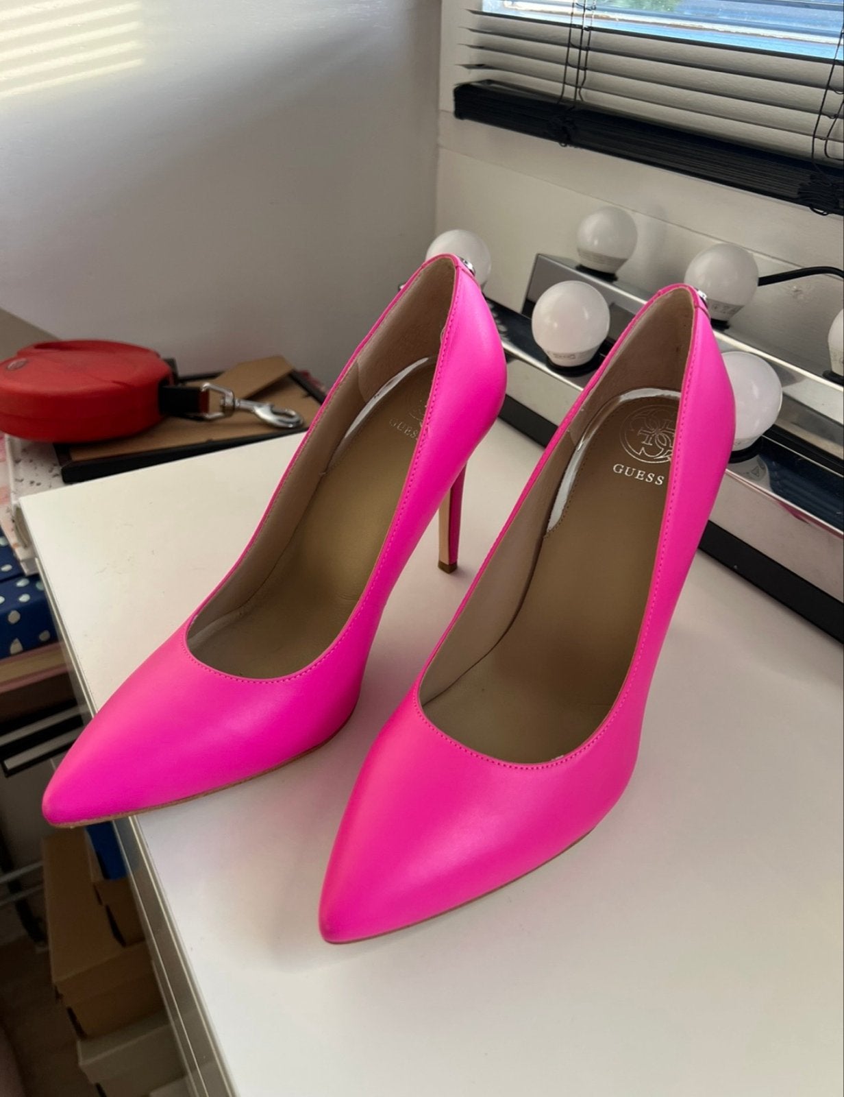 Felroze Guess Pumps - Maat 39, Ophalen of Verzenden, Zo goed als nieuw, Roze, Pumps
