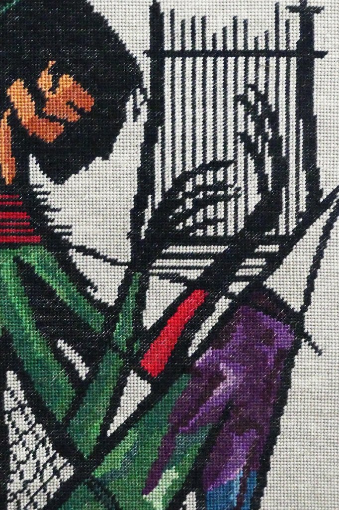 textielkunst vrouw met de harp, Antiek en Kunst, Doek, Realistisch, Overige technieken, Stilleven