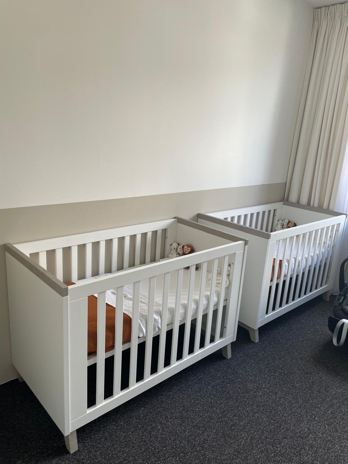 TWF Kinderkamer set: kast, commode & 2 ledikanten Tweeling, Ophalen, Zo goed als nieuw, Jongetje of Meisje