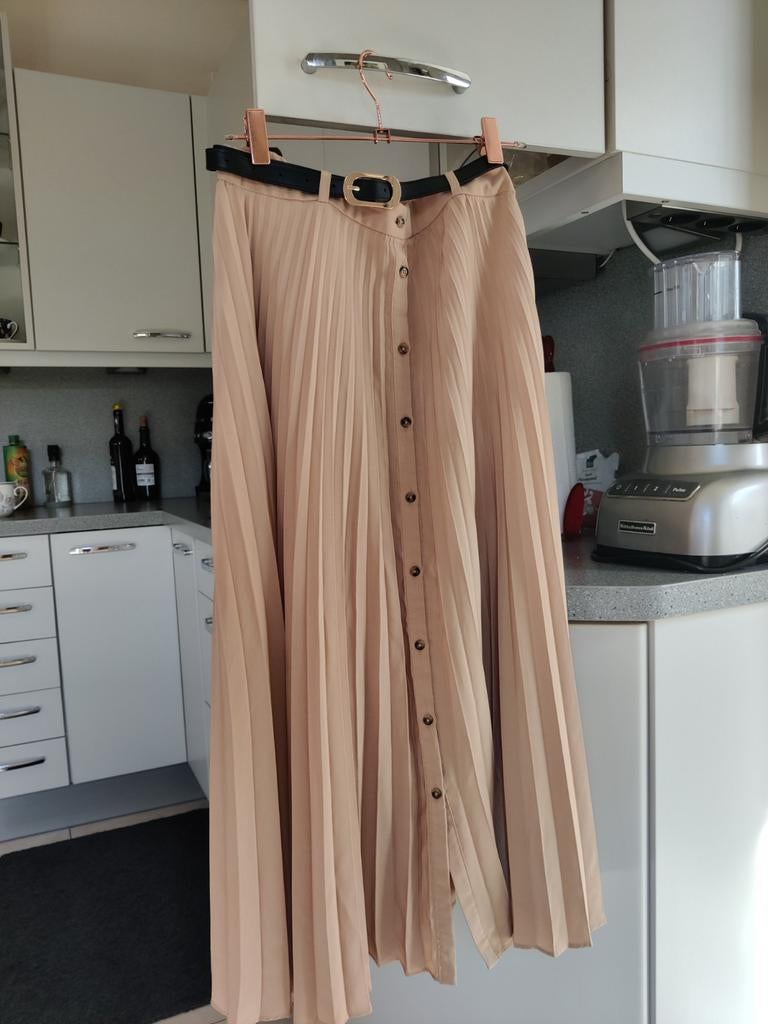 Stradivarius plisse rok maat S M no toals nieuw, Beige, Ophalen of Verzenden, Zo goed als nieuw, Maat 34 (XS) of kleiner