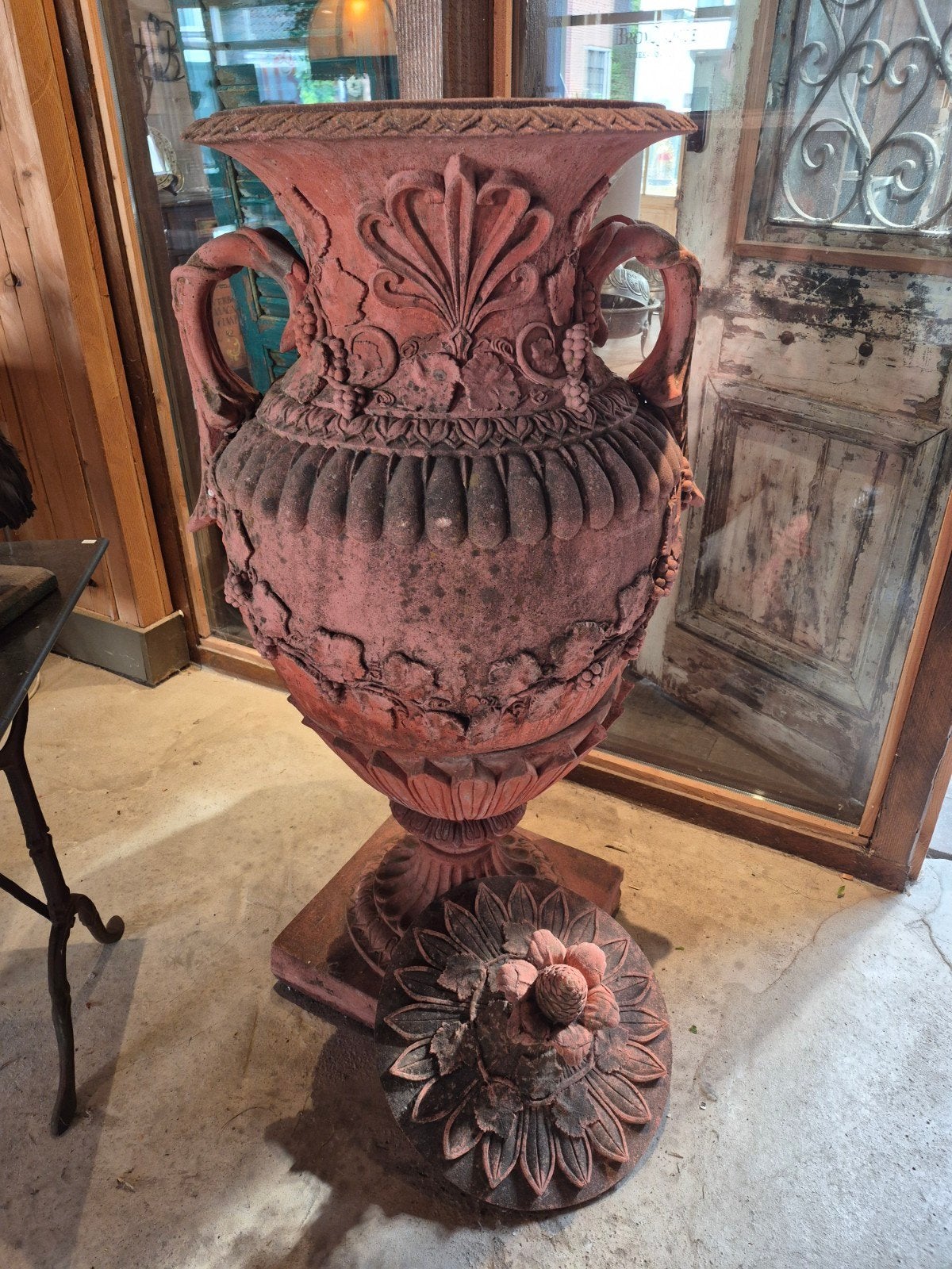Grote terracotta tuinvazen  met deksel ., Ophalen
