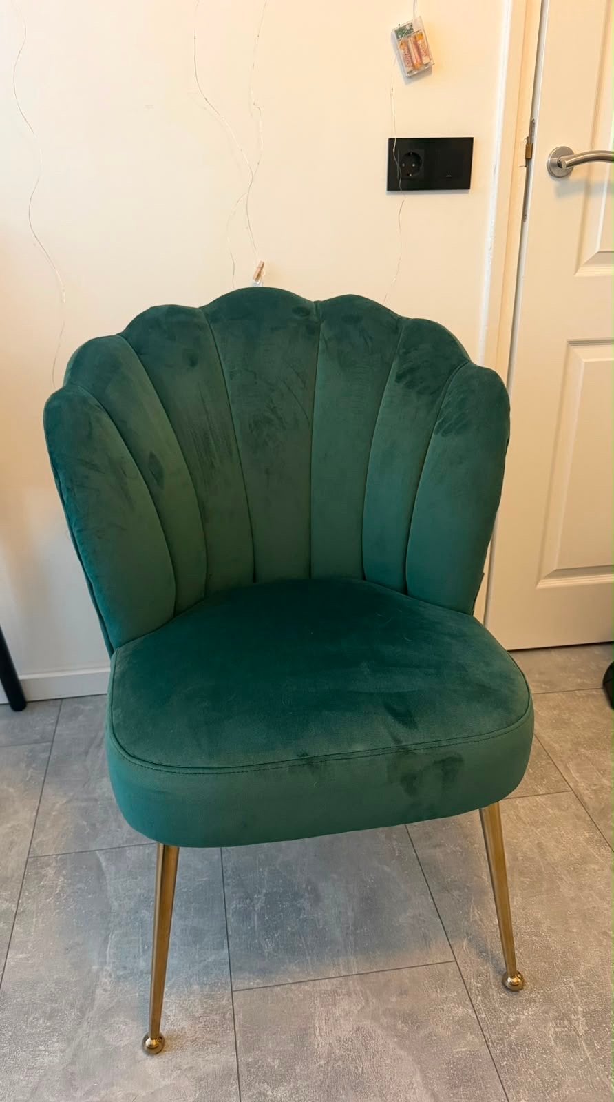 Groene fluwelen stoel met gouden poten, Huis en Inrichting, Stoelen, Ophalen, Overige kleuren, Zo goed als nieuw, Eén