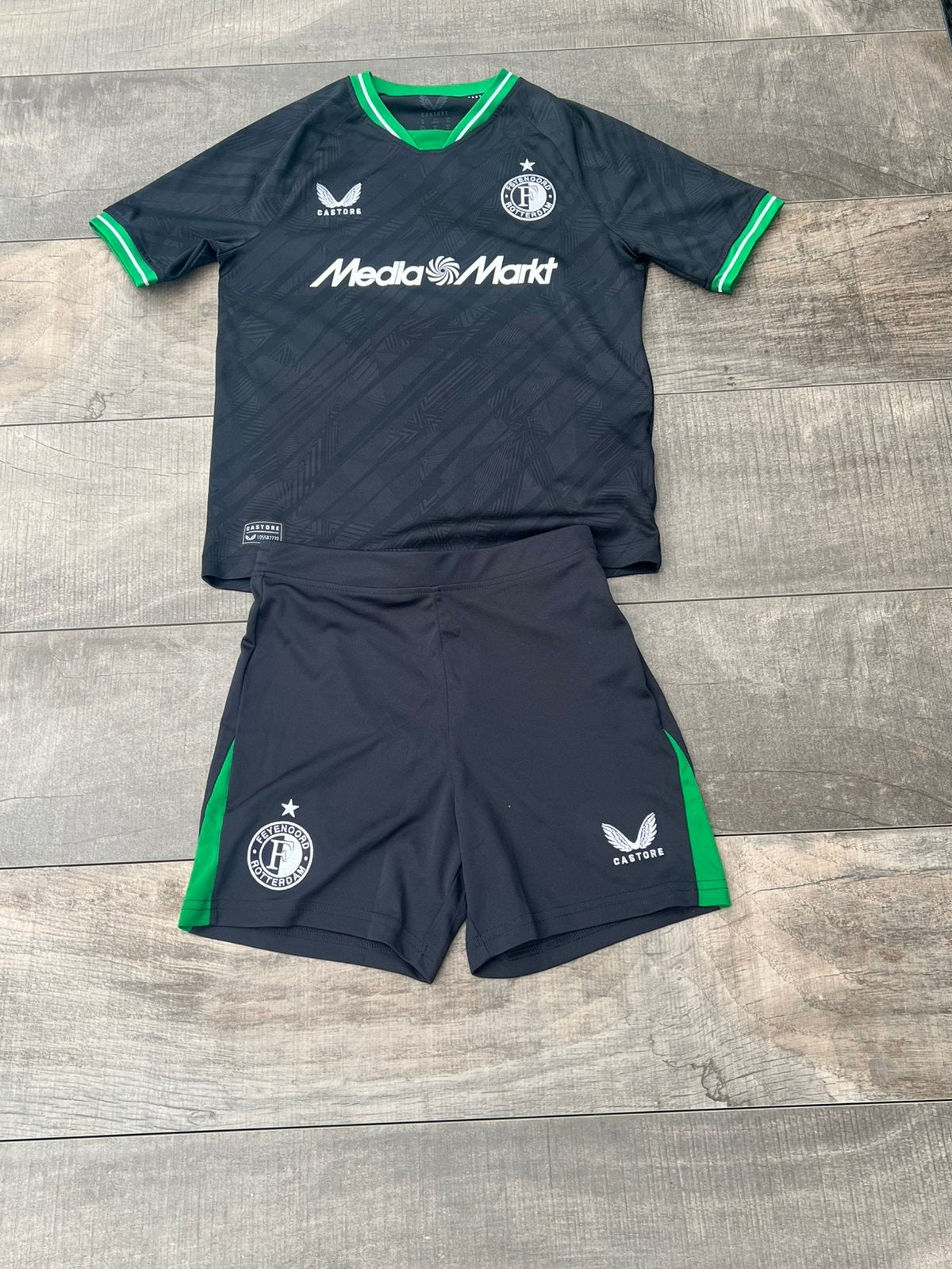 Feyenoord pak maat 140, kleur zwart en groen, Maat XS of kleiner, Ophalen, Gebruikt, Set