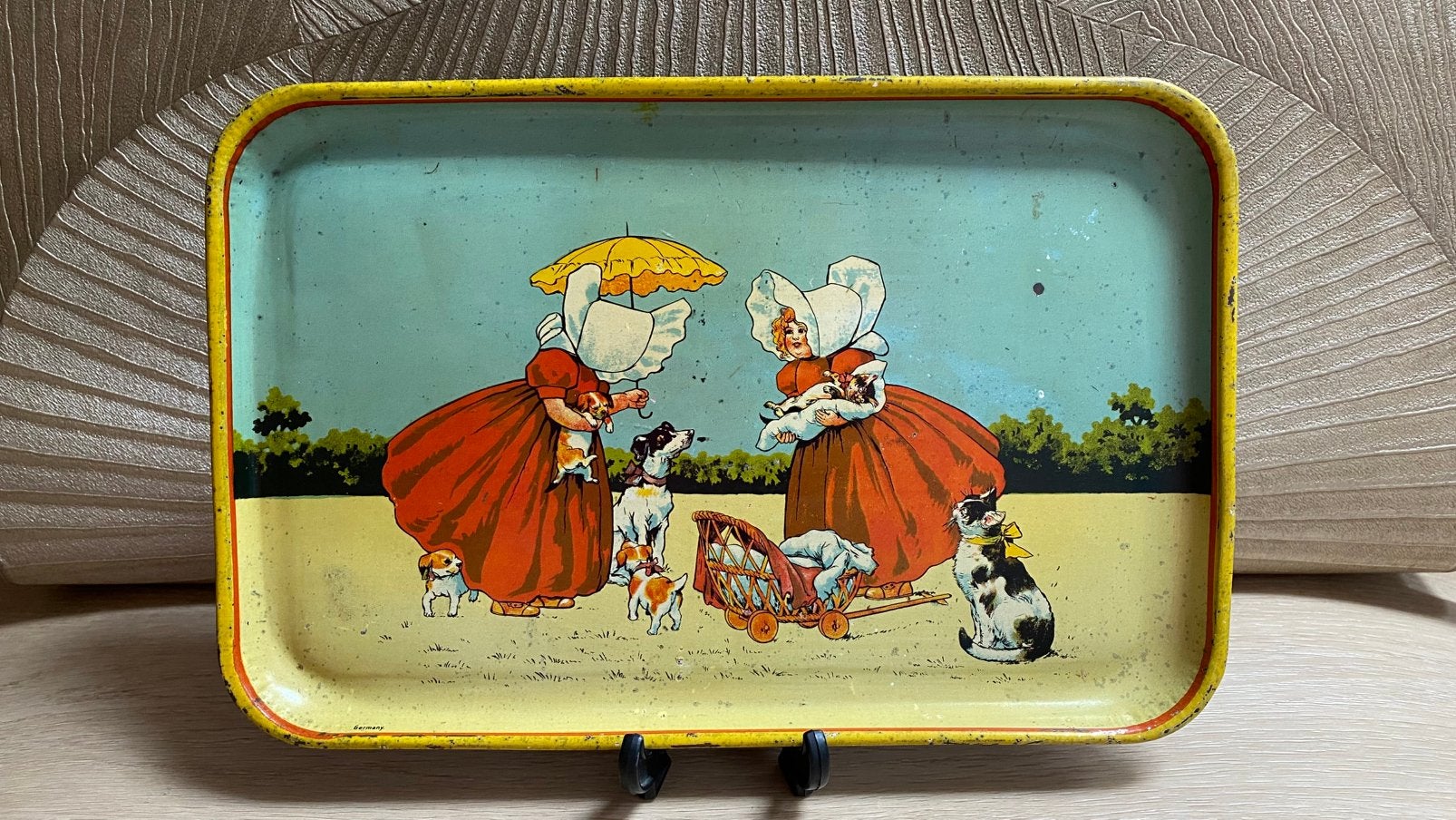 Oud dienblad met meisjes in klederdracht, Antiek en Kunst, Ophalen of Verzenden