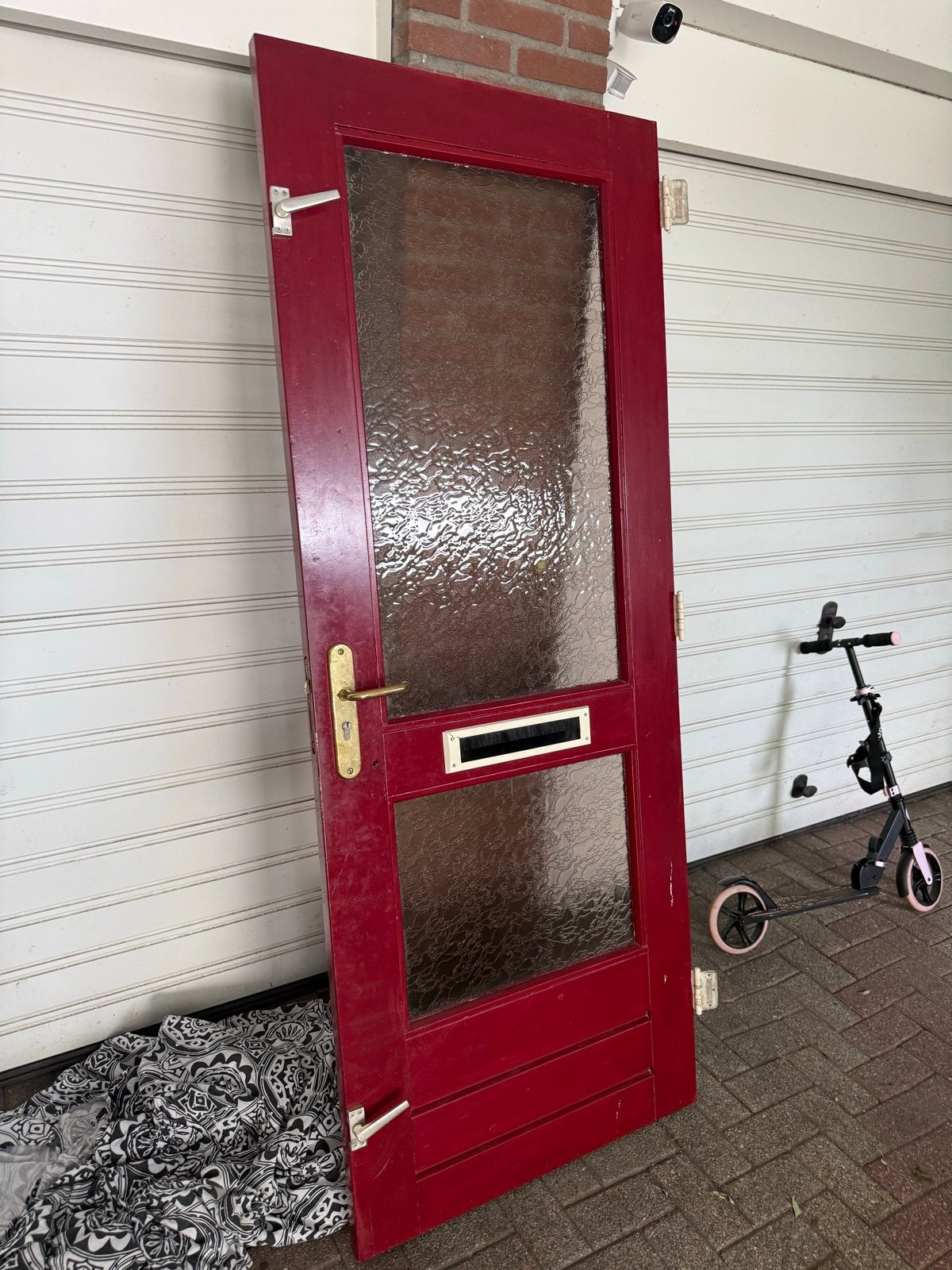 Rode buitendeur met glas en brievenbus, Ophalen, Gebruikt, 80 tot 100 cm, Buitendeur