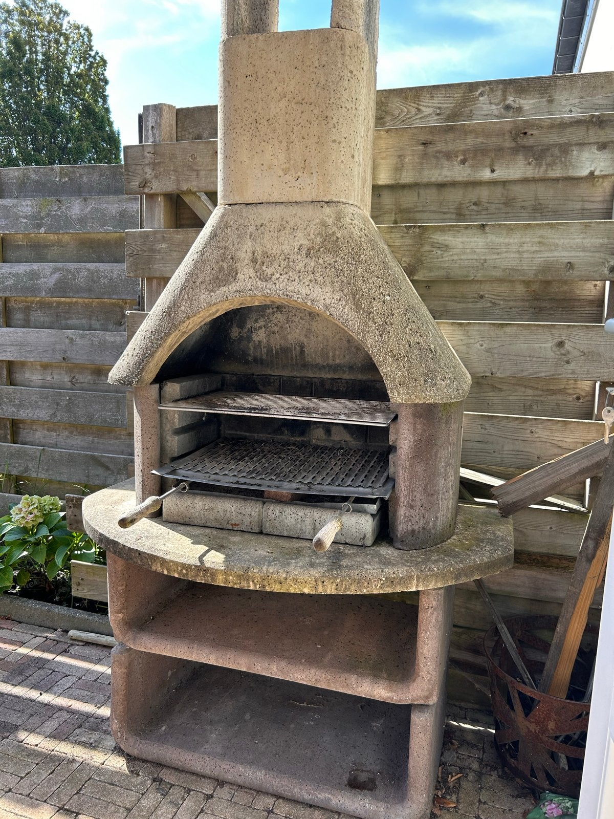 Betonnen buitenhaard/BBQ, Ophalen, Gebruikt