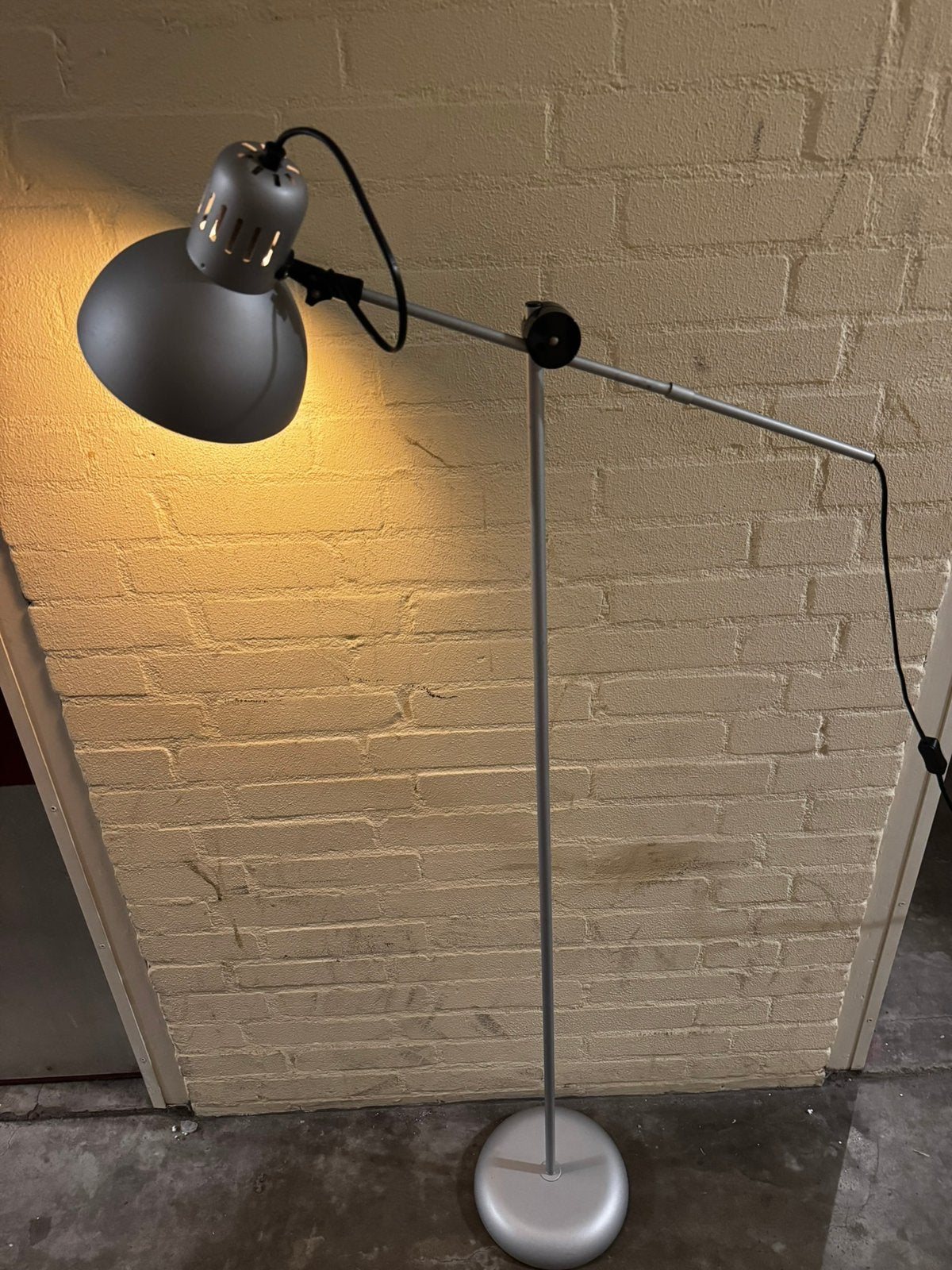 Nette vloerlamp, Ophalen, Zo goed als nieuw, Modern, Metaal