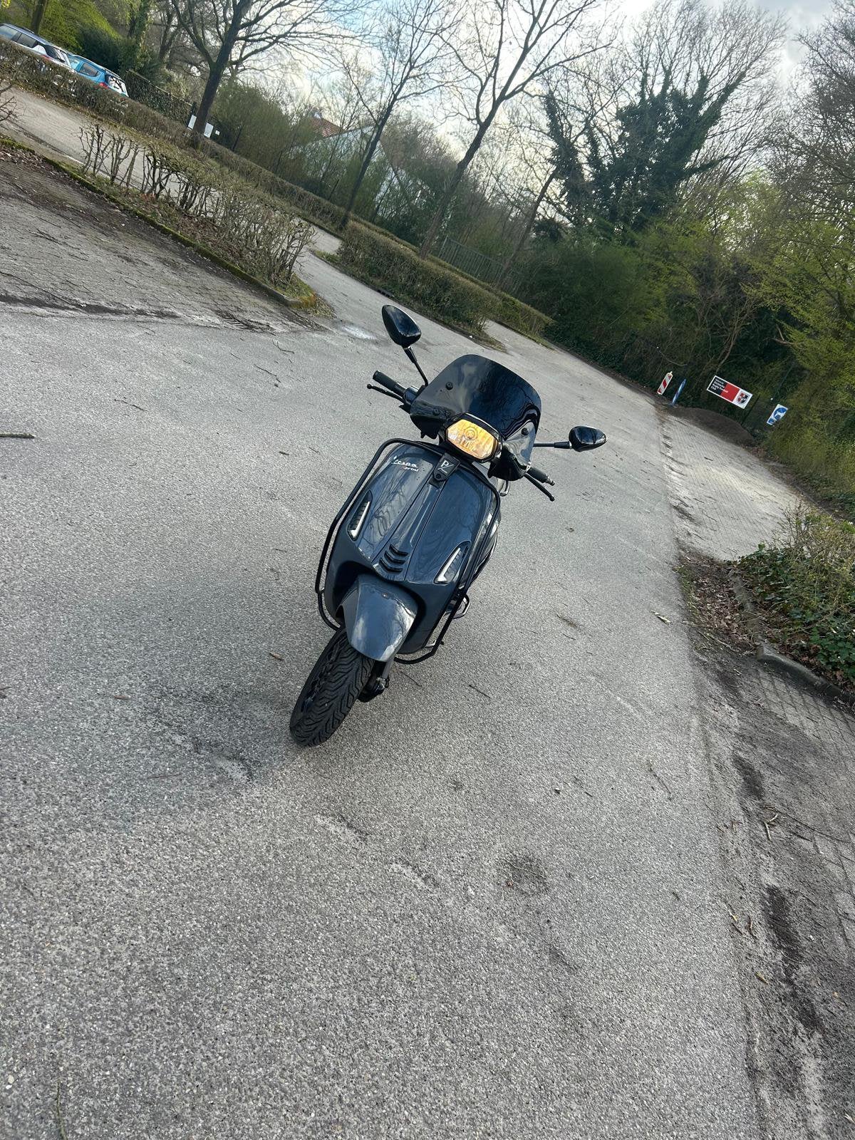 Vespa sprint 2017 custom kleur, Maximaal 45 km/u, Vespa S, Ophalen of Verzenden, Zo goed als nieuw