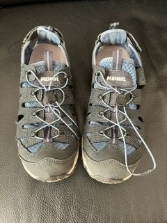 Meindl wandelsandalen/waterschoenen maat 38, Ophalen of Verzenden, Zo goed als nieuw, Grijs, Sandalen of Muiltjes